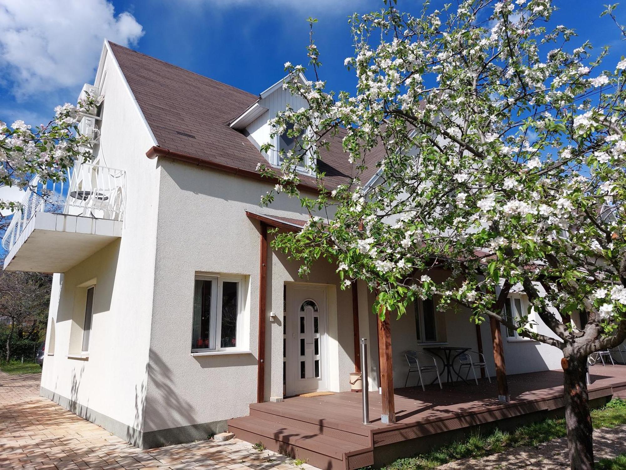 Bridgehaus Apartment Balatonfured Bagian luar foto