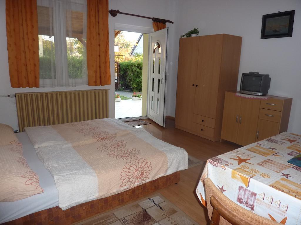 Bridgehaus Apartment Balatonfured Ruang foto